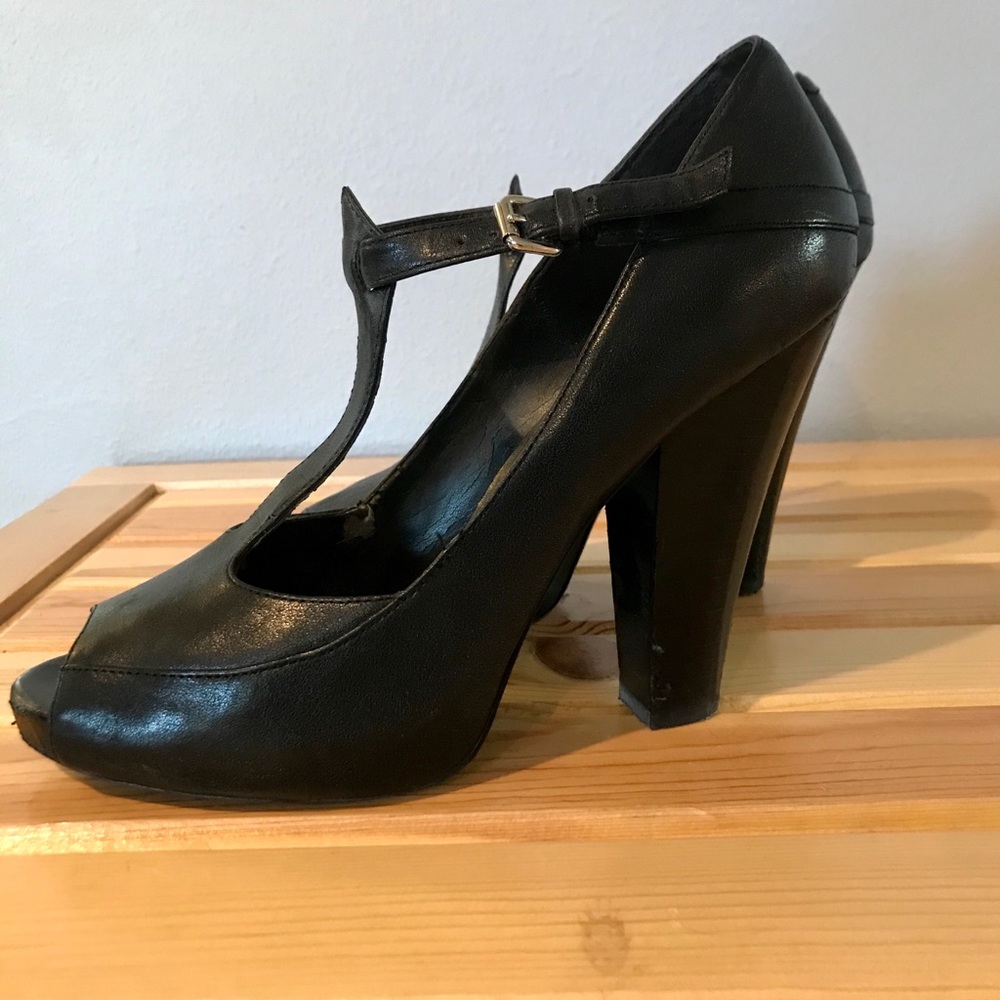 BCBGirls 3” platform peep toe platform chunky heel